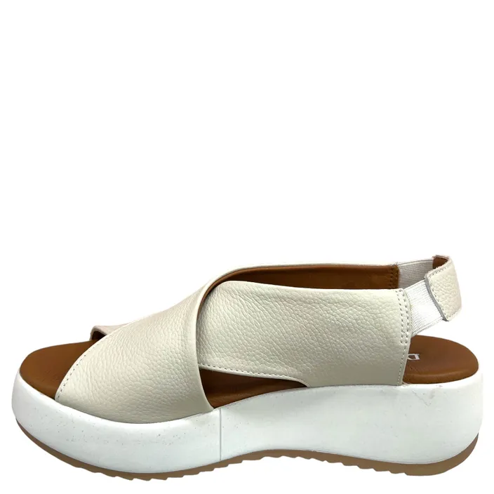 D'Chicas Leder Beige Keil Sandalen