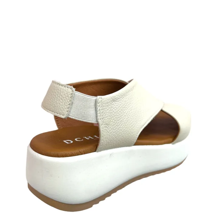 D'Chicas Leder Beige Keil Sandalen