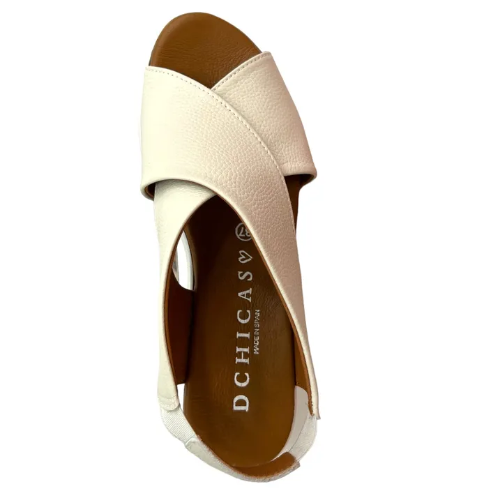 D'Chicas Leder Beige Keil Sandalen